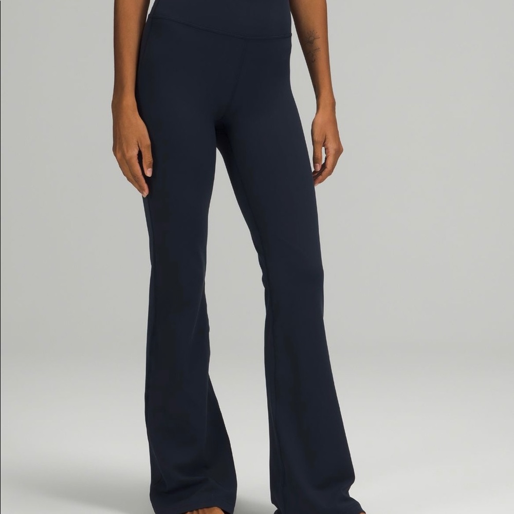 Lululemon bootcut size 6